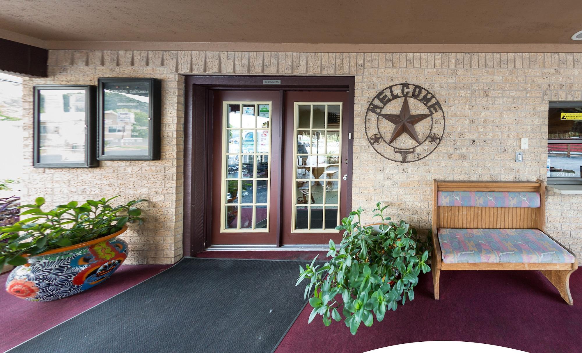 Americas Best Value Inn - Legend'S Inn Junction Exterior photo