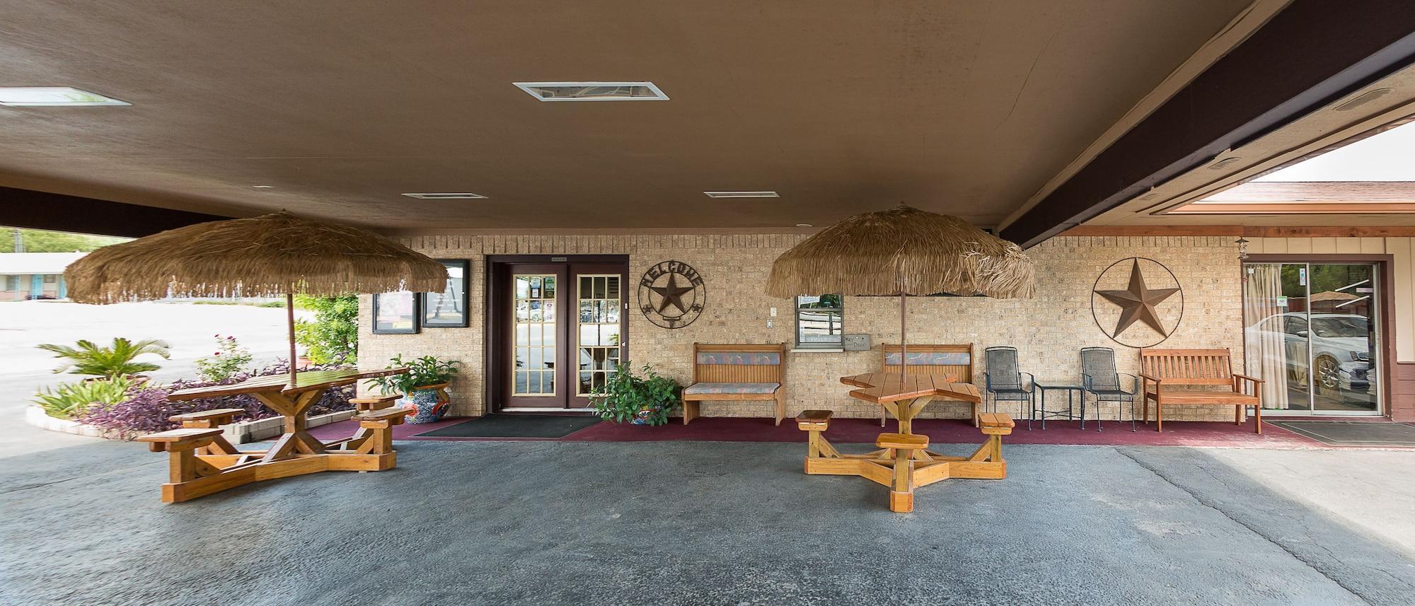 Americas Best Value Inn - Legend'S Inn Junction Exterior photo