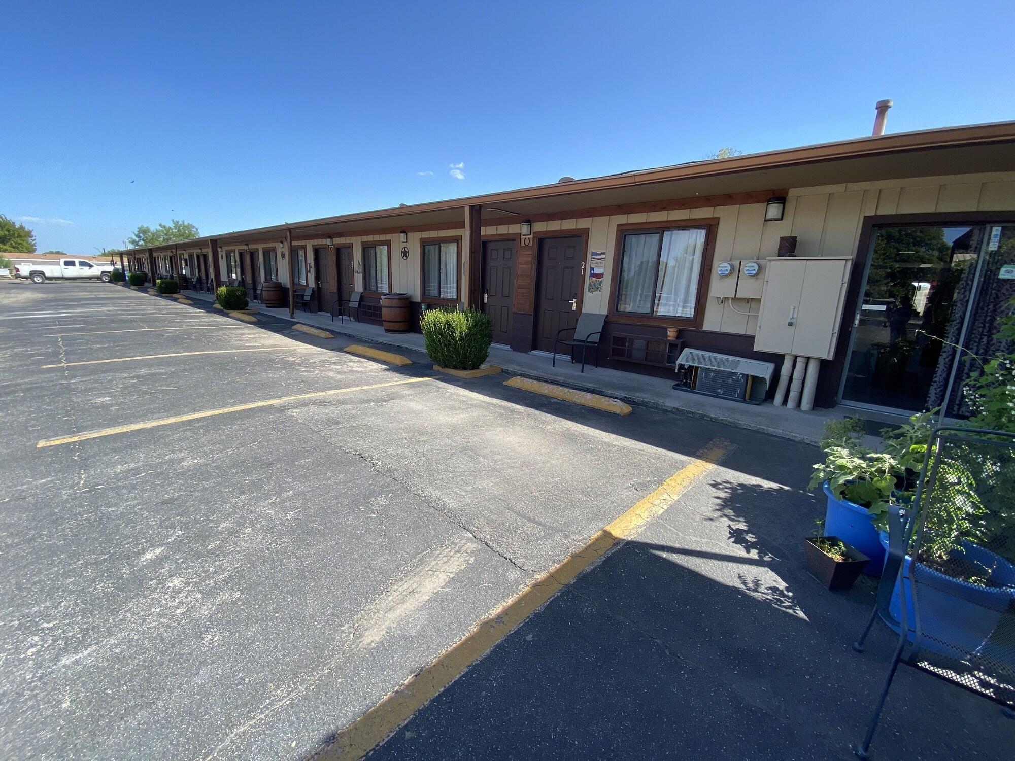 Americas Best Value Inn - Legend'S Inn Junction Exterior photo
