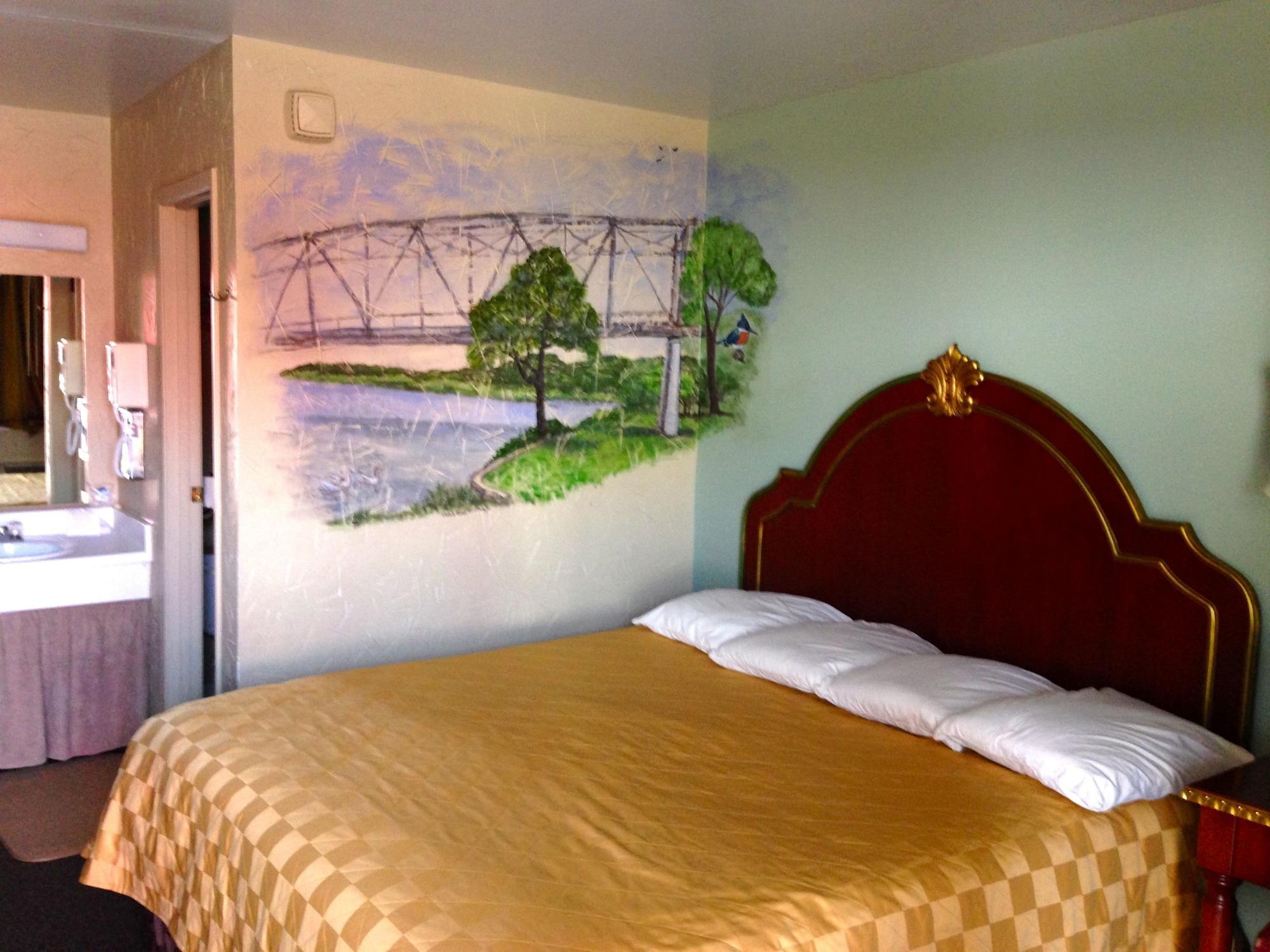 Americas Best Value Inn - Legend'S Inn Junction Exterior photo