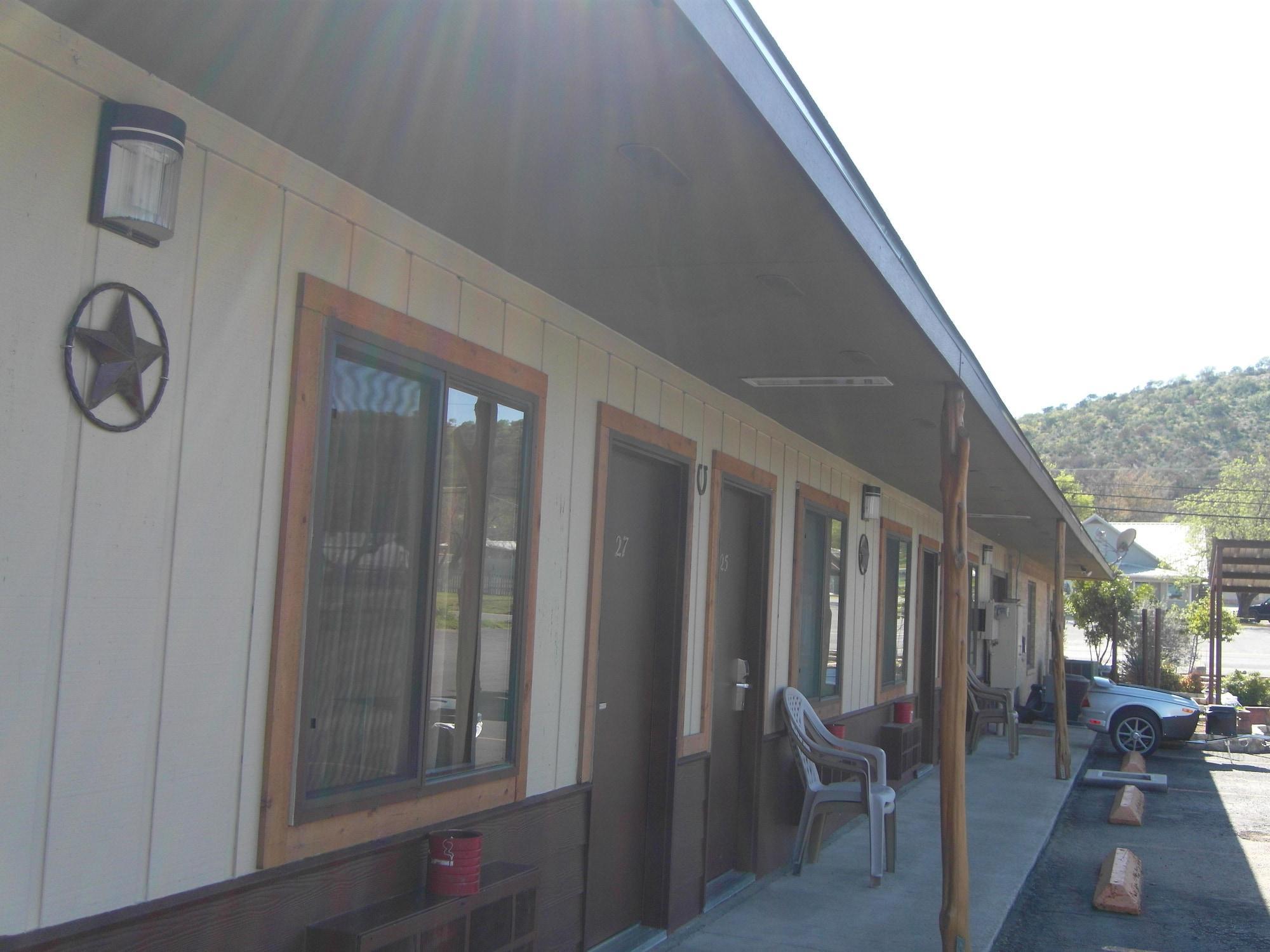 Americas Best Value Inn - Legend'S Inn Junction Exterior photo